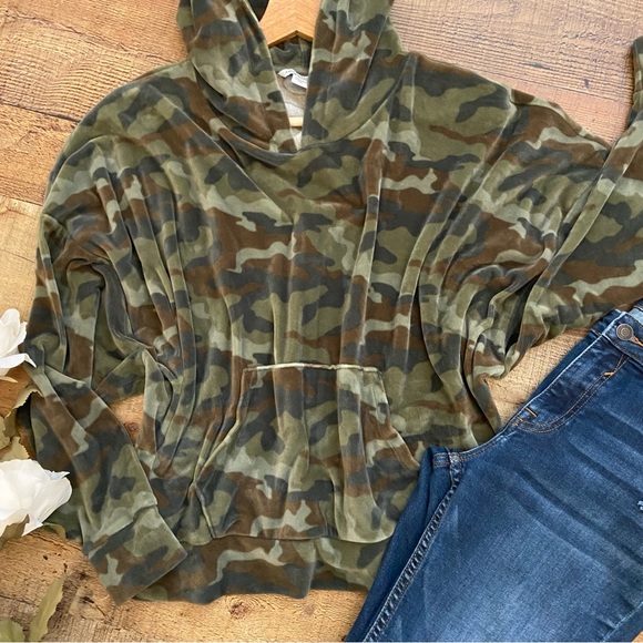 Crushed Velvet Hoodie Camouflage Kangaroo Pocket by AEO - Picture 7 of 11